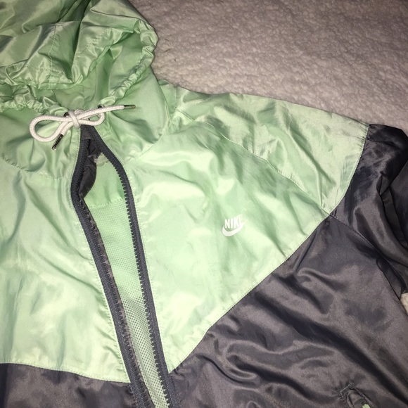 Nike runner jacket - Picture 2 of 4